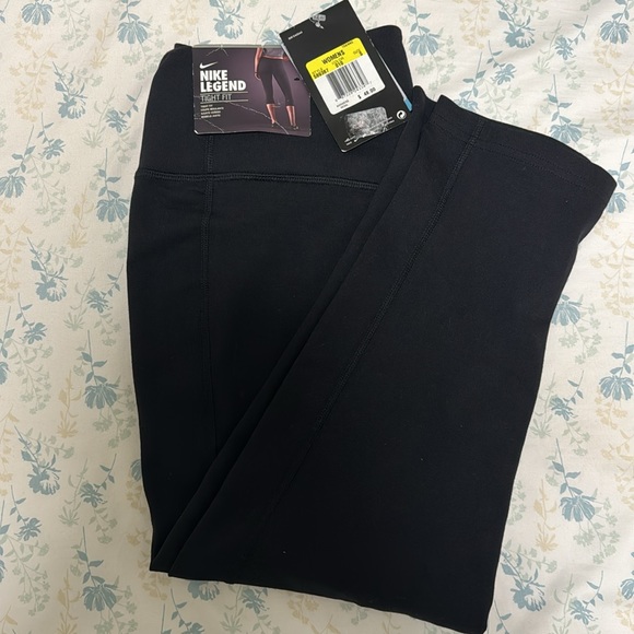 Nike Legend Tight Fit Active Legging - Picture 2 of 3